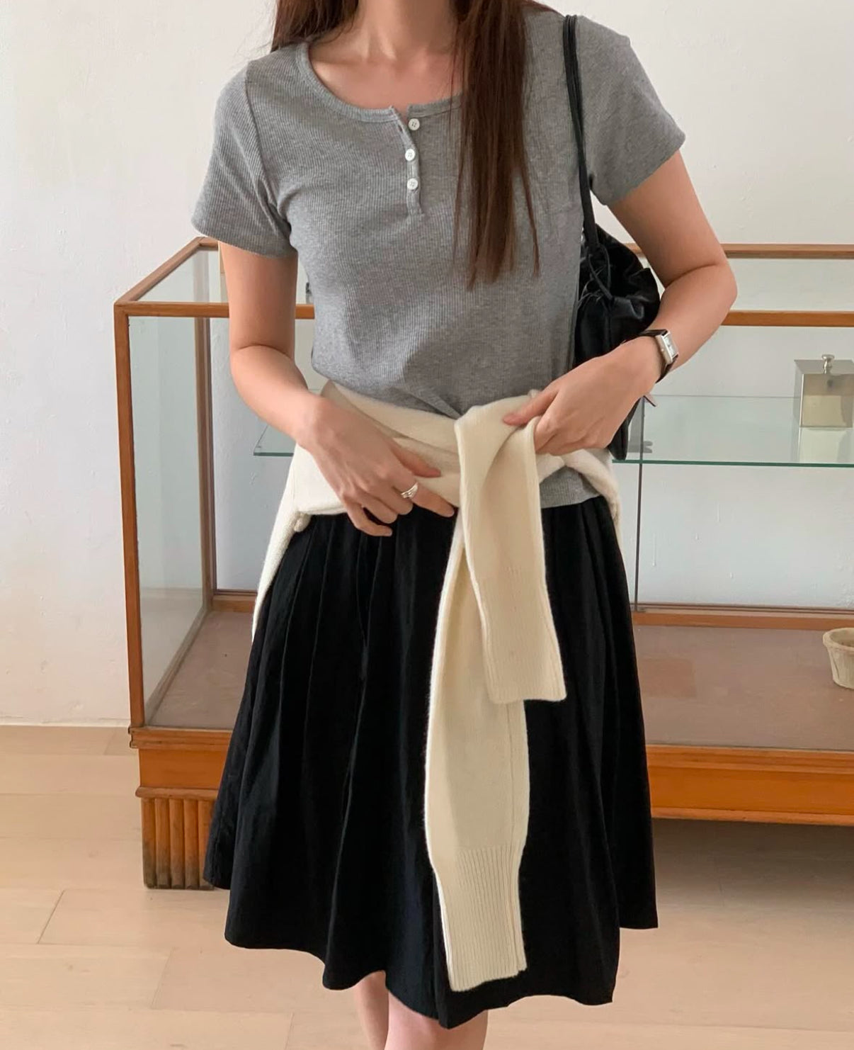 圓領扭扣直紋tee