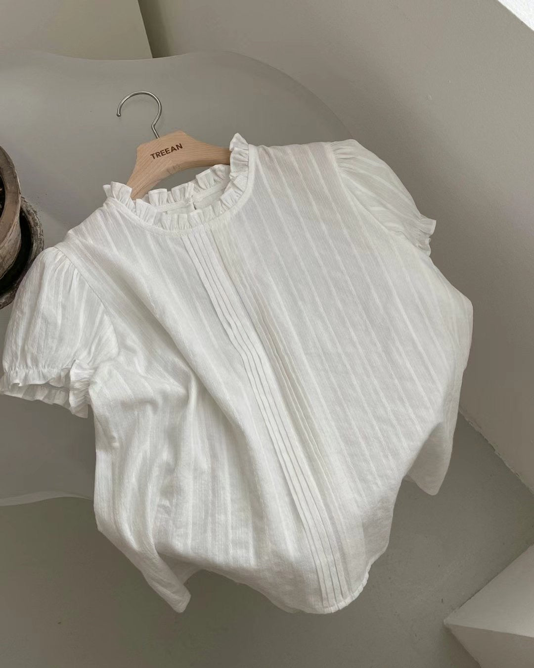 超美!暗紋蕾絲ruffle blouse