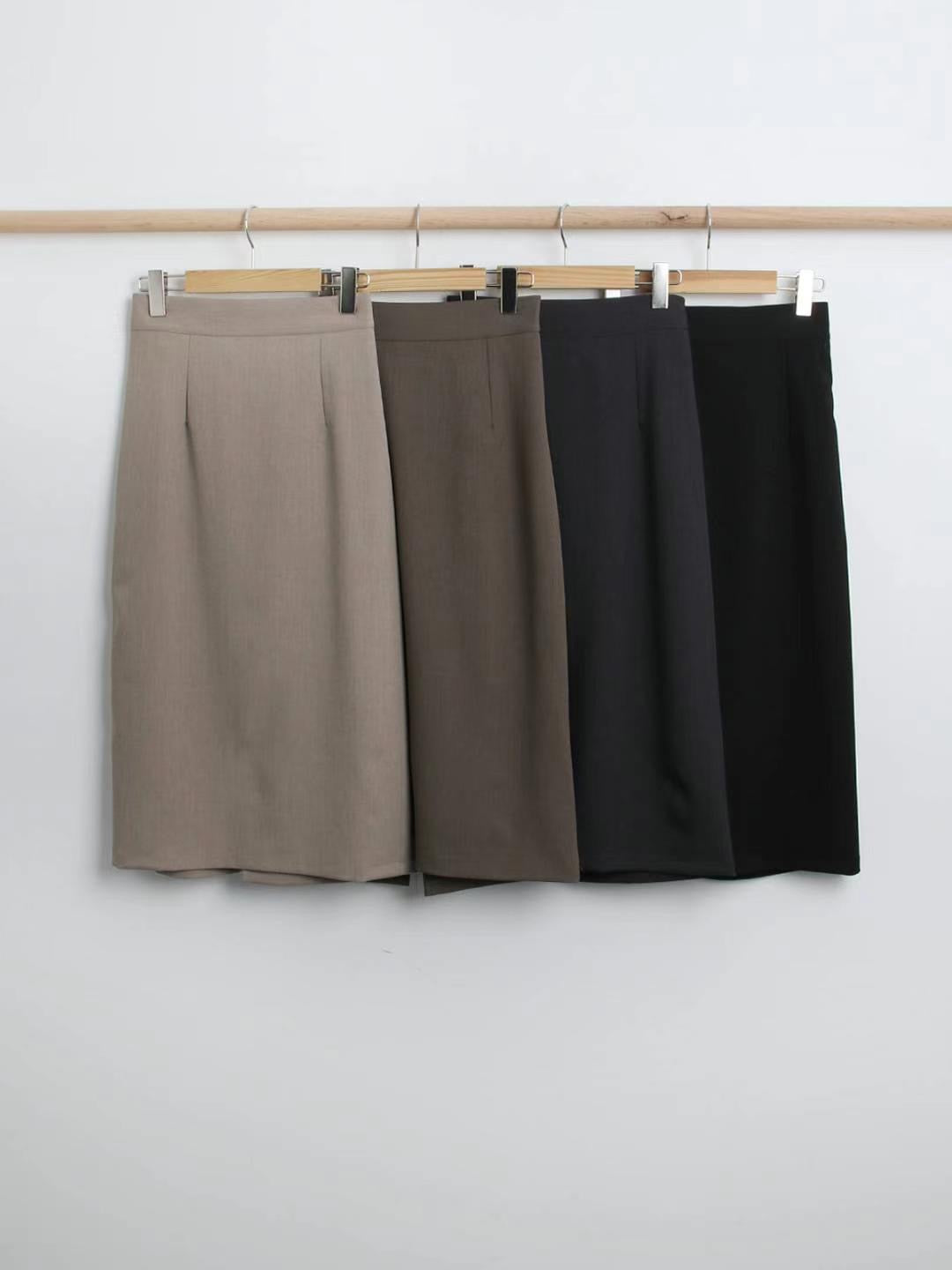 Back slit elastic waist long skirt