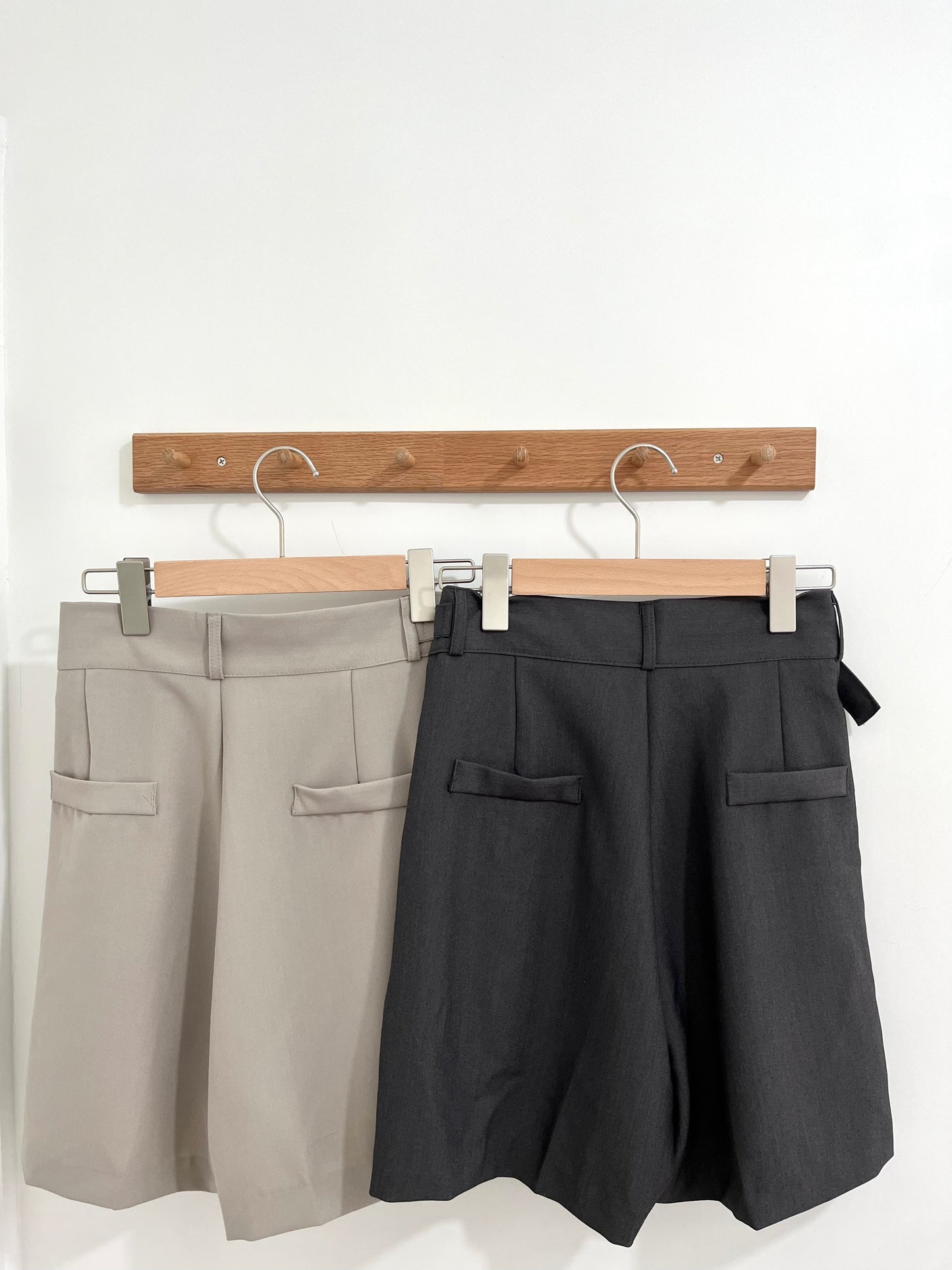 Adjustable double button suit shorts