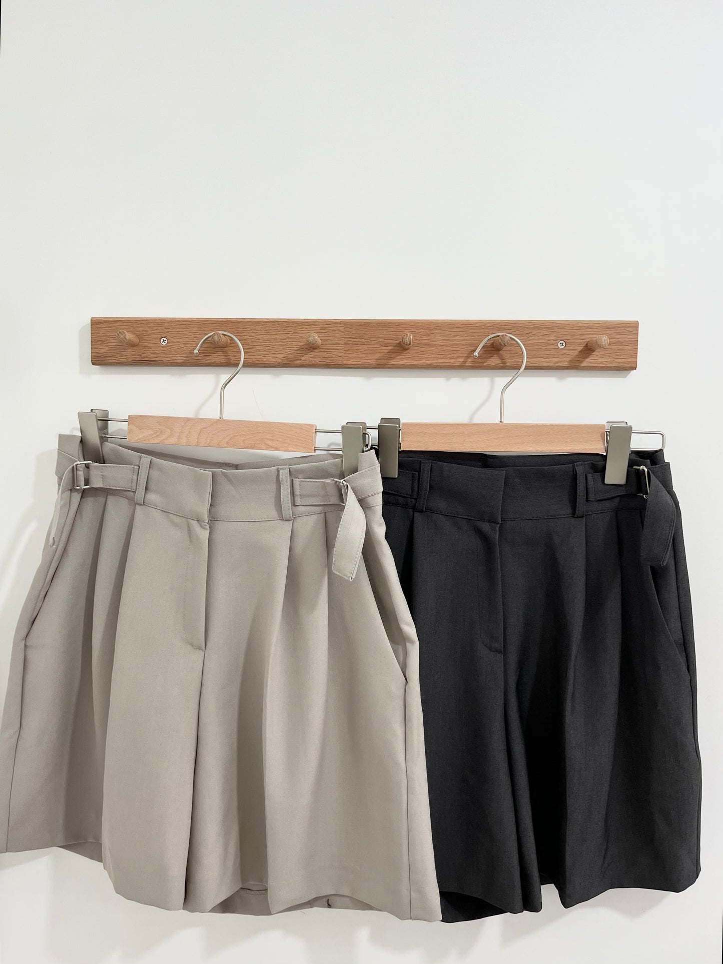 Adjustable double button suit shorts